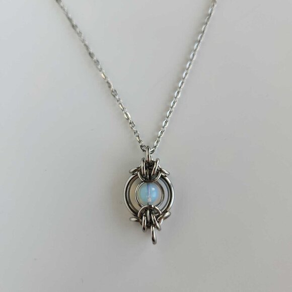 Vintage Whimsical Medieval Fairy Opalite silver chainmail pendant necklace - Picture 8 of 9